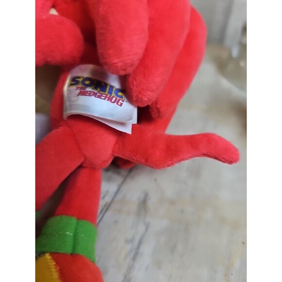 TOMY Sonic the Hedgehog Knuckles 9" Plush SEGA Tag T22355 Rare  Collectable - Picture 8 of 8